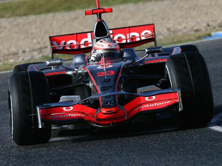  McLaren Mercedes-Benz MP4-23 2008 года  (фото 12 из 16)